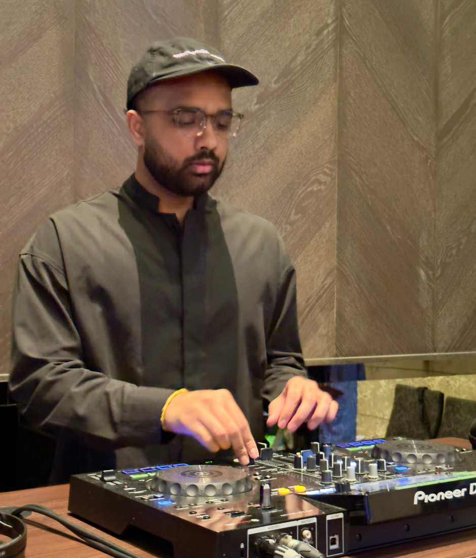 3 DJ Vikna at the Renaissance Day of Discovery Party