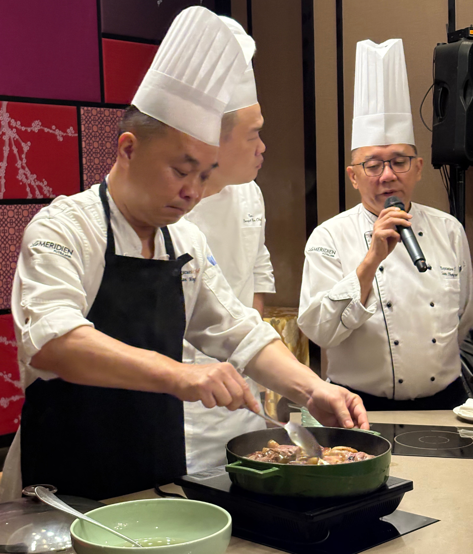 chef lou cooking live at Le Mei restaurant