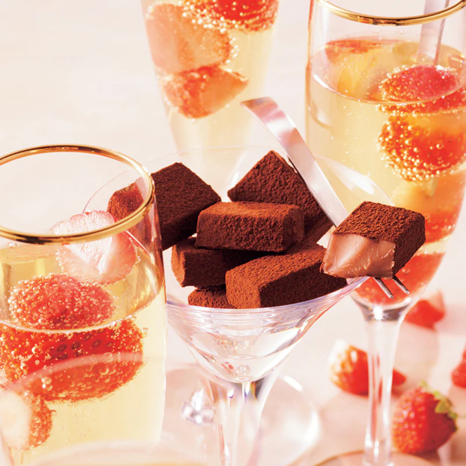 Royce' Nama Chocolate Strawberry Champagne for Valentine's