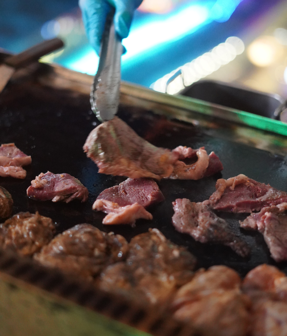 moxy bar and palms cafe