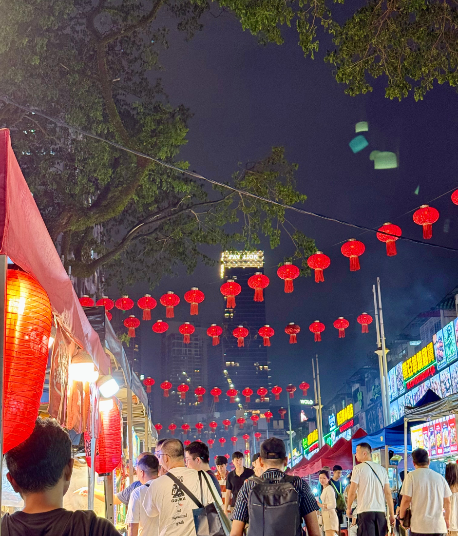 Jalan Alor is right behinf CitizenM Kuala Lumpur