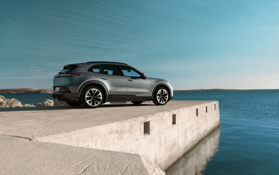 the porsche cayenne turbo is a gorgeous SUV with hypercar qualities